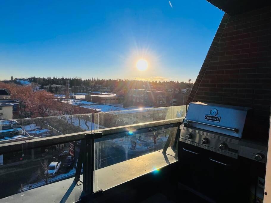 Sunny Penthouse On 17Th Ave, 1 Bedroom, 1 Loft Bed With Ladder, 1 Sofa Bed, Sleeps 6, Downtown YYC Exteriér fotografie